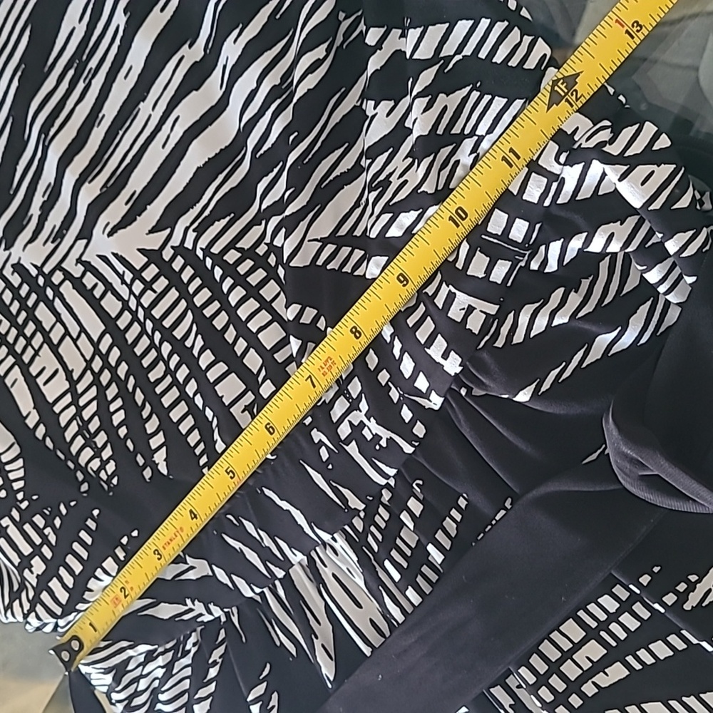 White House Black Market Black/White Palm Printed Jumpsuit - Picture 5 of 7